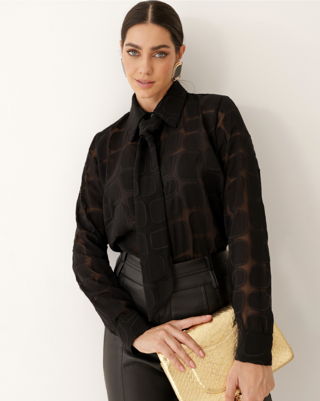 Camisa Crepe Bordado Gola Laço